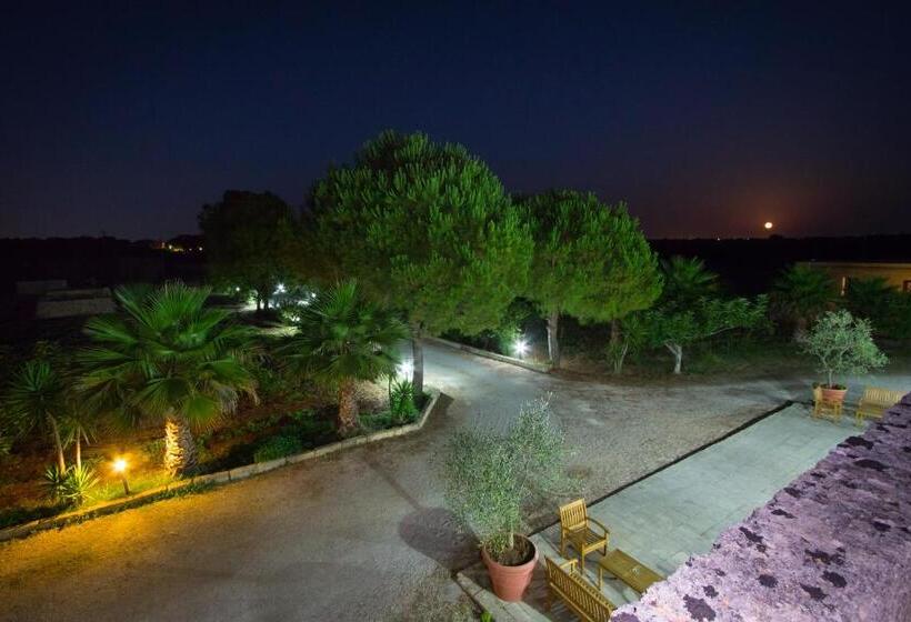 Hotelli Bio Agriturismo Masseria La Palombara