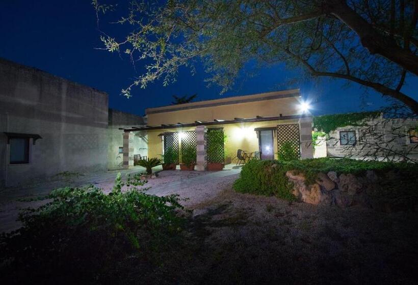 Hotelli Bio Agriturismo Masseria La Palombara