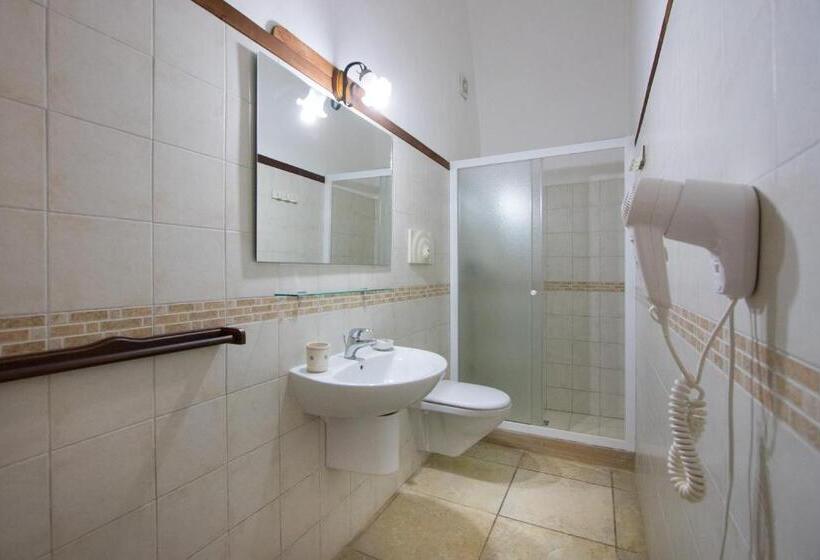 Hotelli Bio Agriturismo Masseria La Palombara