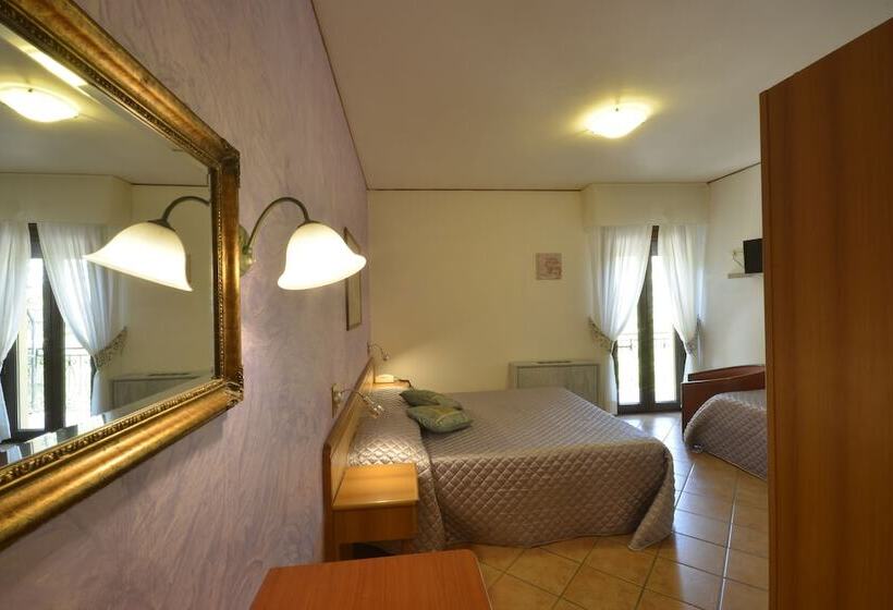 בית מלון כפרי Pineta Ristorante