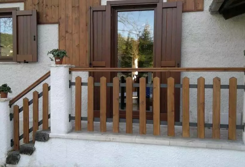 هتل Rifugio Del Pettirosso