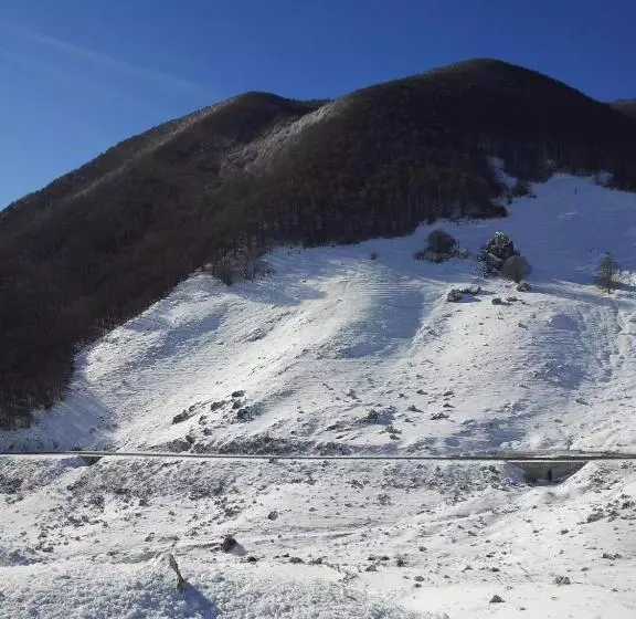 هتل Rifugio Del Pettirosso
