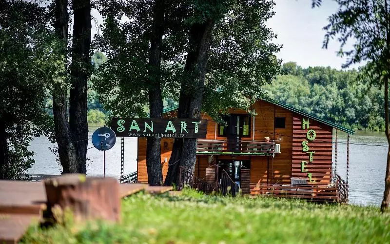 San Art Floating Hostel & Apartments