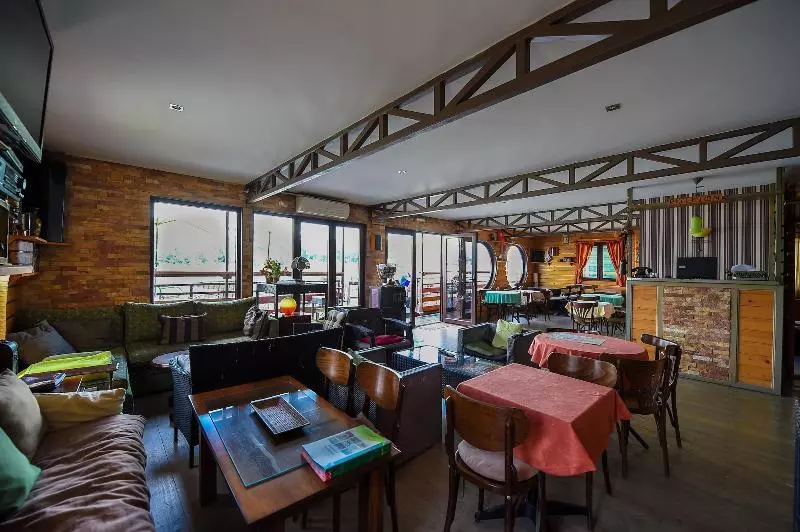 San Art Floating Hostel & Apartments