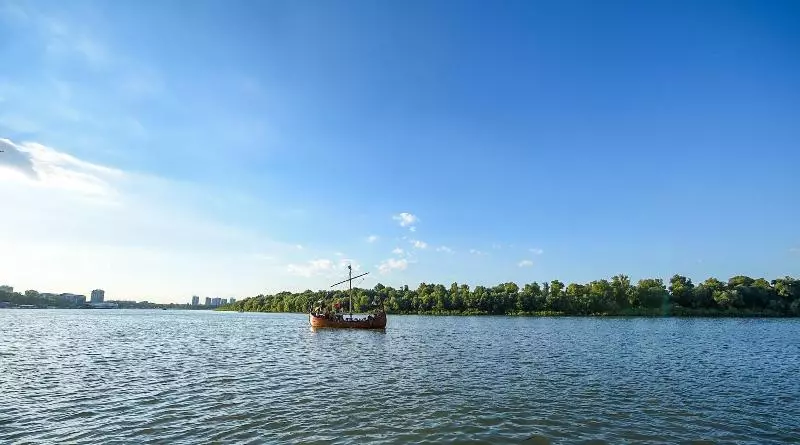 San Art Floating Hostel & Apartments
