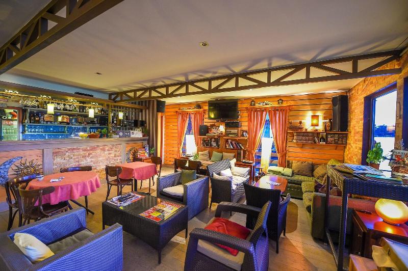 San Art Floating Hostel & Apartments