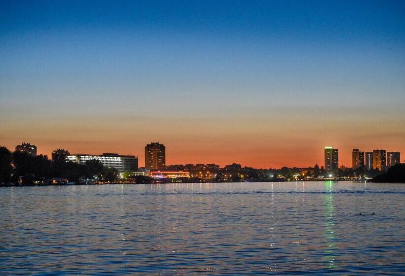 San Art Floating Hostel & Apartments