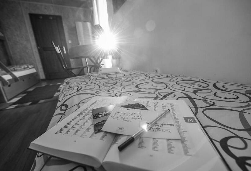 San Art Floating Hostel & Apartments