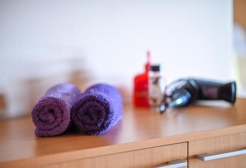 San Art Floating Hostel & Apartments