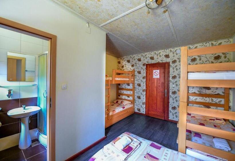 San Art Floating Hostel & Apartments