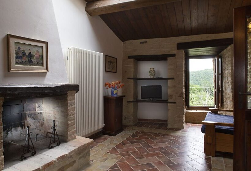 ホテル Castello Di Cisterna