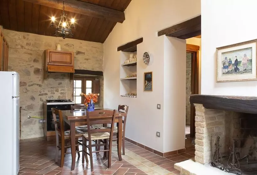 ホテル Castello Di Cisterna