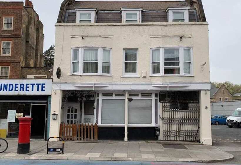 בית מלון כפרי City Lodge London