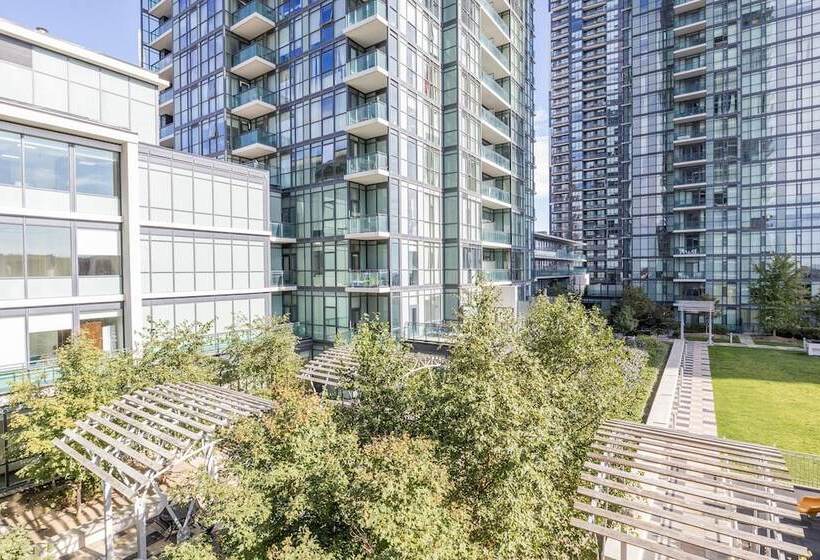 Deluxe Corner Suite   By Elite Suites