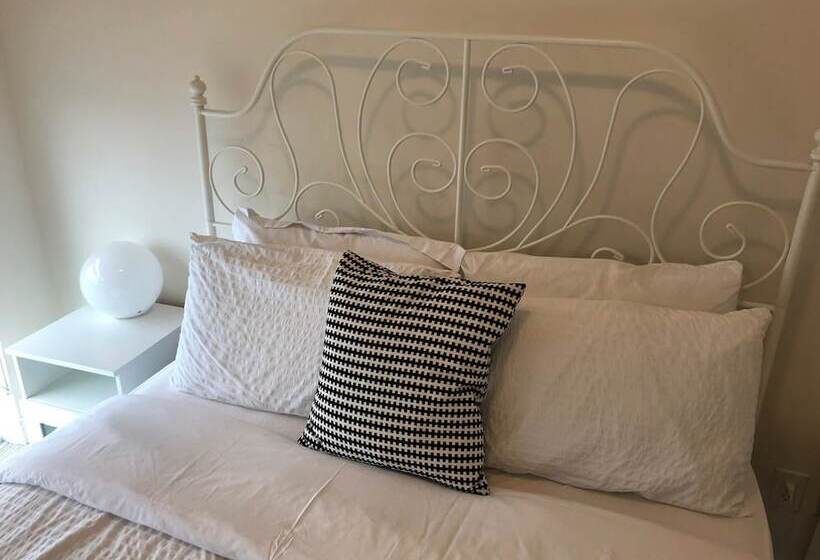 Deluxe Corner Suite   By Elite Suites