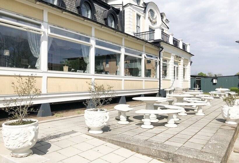 فندق فئة نجمة واحدة Sjöbo Gästgifvaregård