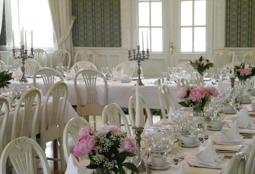 فندق فئة نجمة واحدة Sjöbo Gästgifvaregård