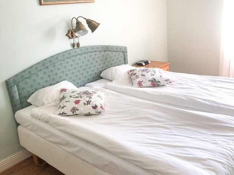 فندق فئة نجمة واحدة Sjöbo Gästgifvaregård