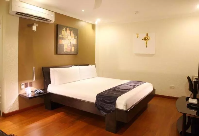 Queens Hotel Angeles City