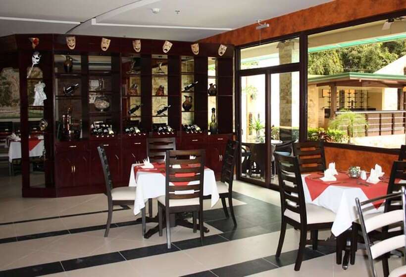 Queens Hotel Angeles City