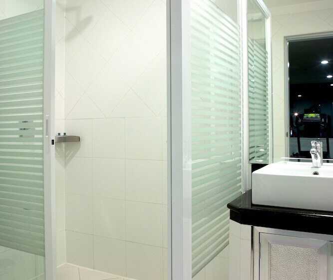 Queens Hotel Angeles City