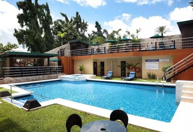 Queens Hotel Angeles City