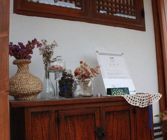 פנסיון Sungsim Hanok Guesthouse