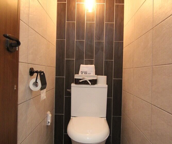 פנסיון Sungsim Hanok Guesthouse