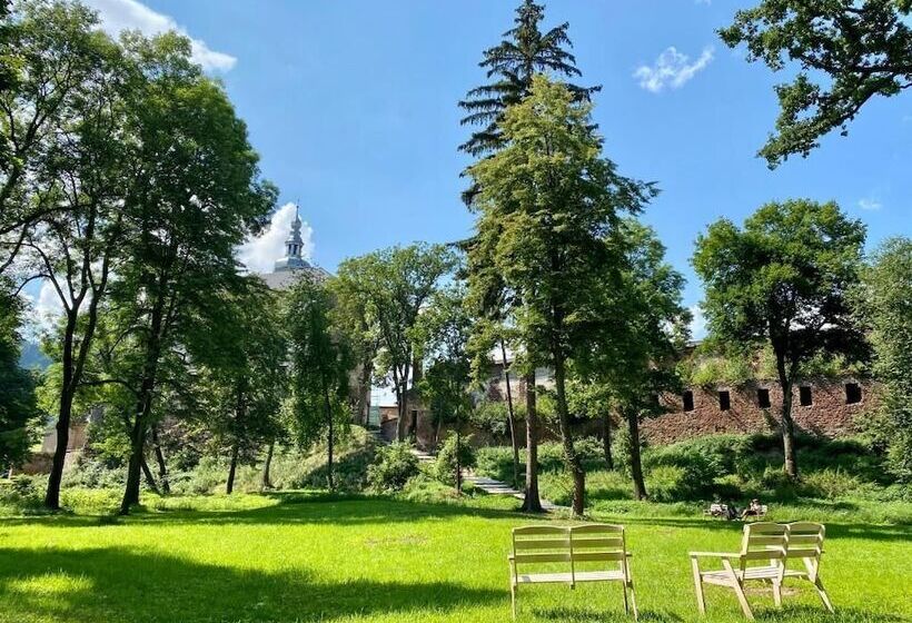 בית מלון כפרי Zamek Sarny