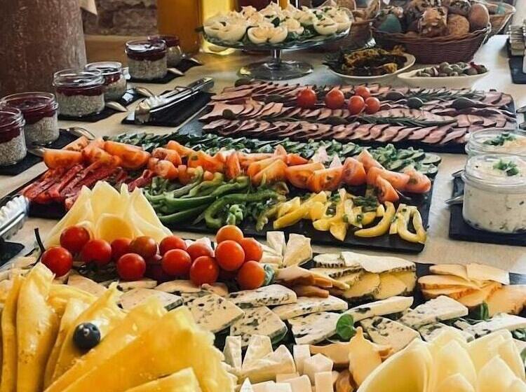 בית מלון כפרי Zamek Sarny