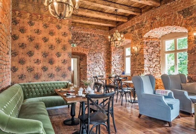 בית מלון כפרי Zamek Sarny