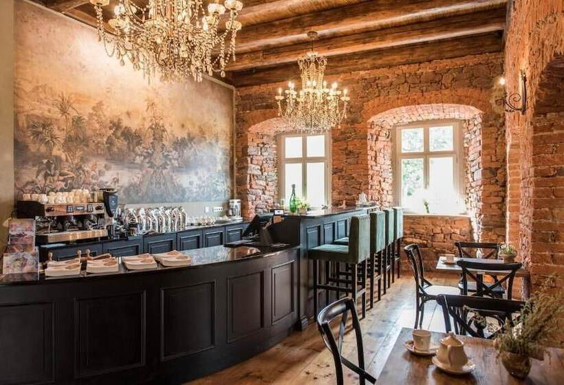 בית מלון כפרי Zamek Sarny