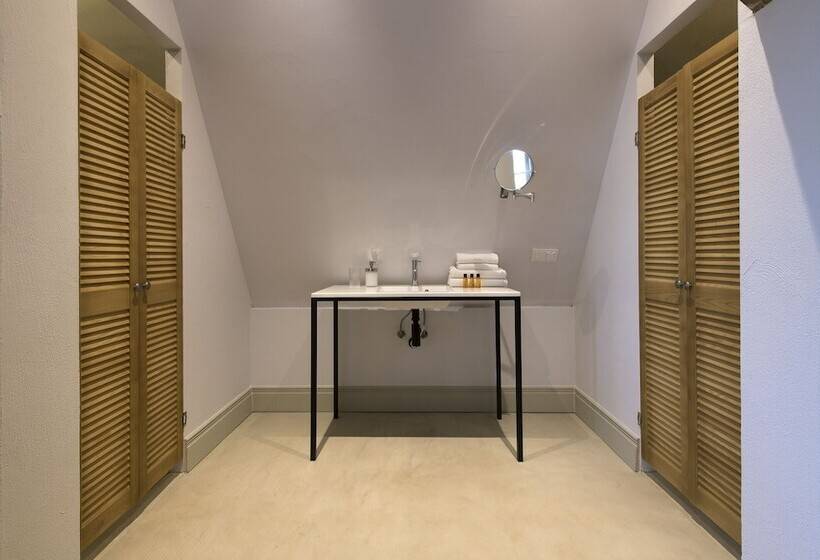 בית מלון כפרי Zamek Sarny