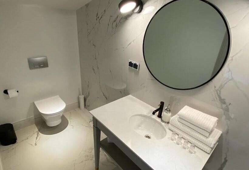 בית מלון כפרי Zamek Sarny