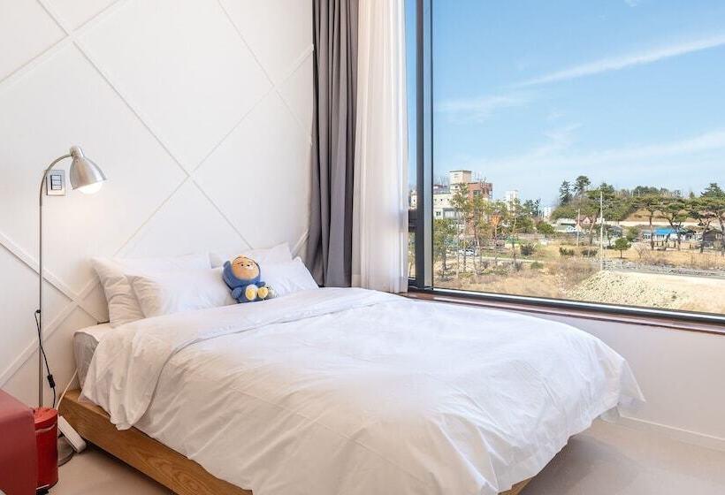 Gangneung Dangdangi Dog Pension Blue