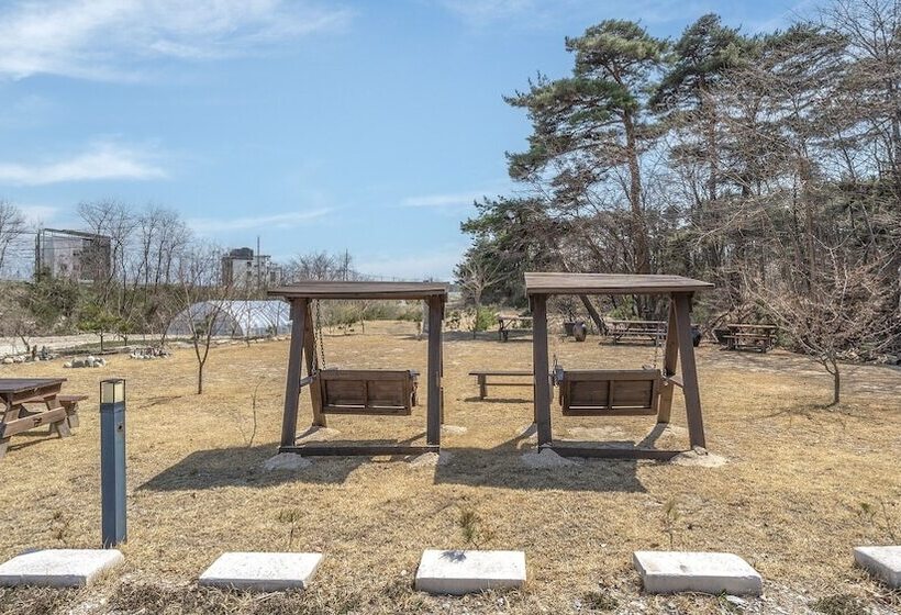 Gangneung Dangdangi Dog Pension Blue