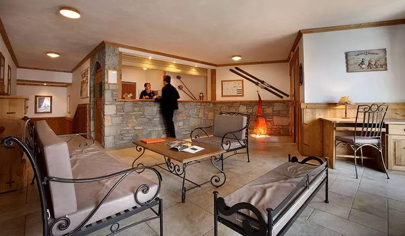 هتل Chalet Des Neiges Plein Sud