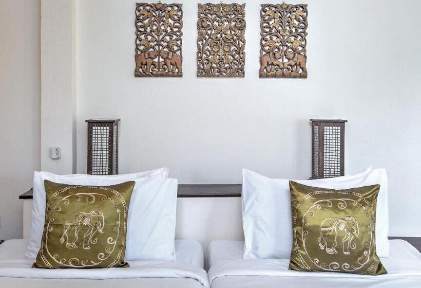 Otel Khanom Hill Resort