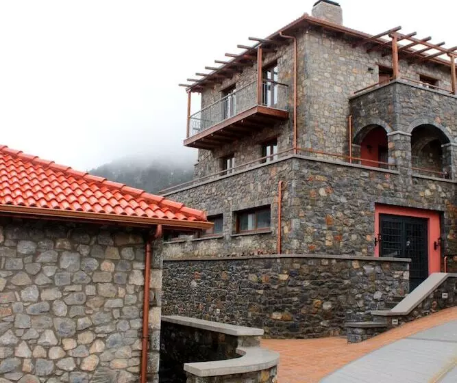 ホテル Nefeles Mainalon Luxury Residences & Lounge