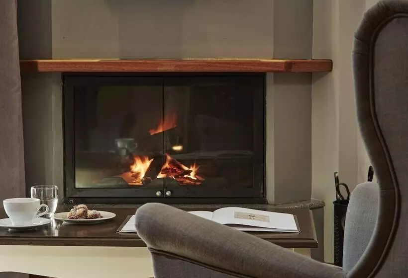 ホテル Nefeles Mainalon Luxury Residences & Lounge