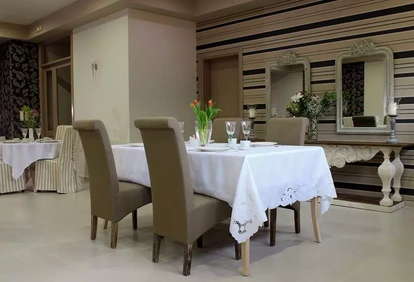 ホテル Nefeles Mainalon Luxury Residences & Lounge