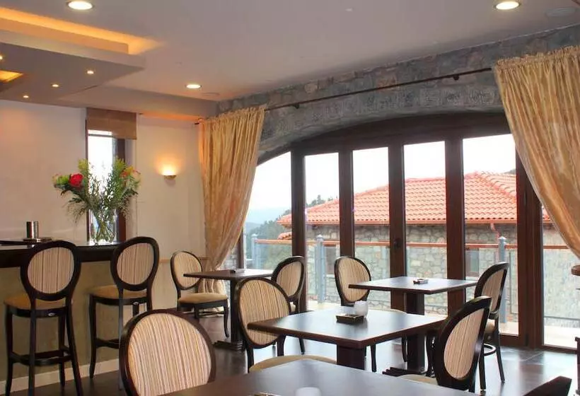 ホテル Nefeles Mainalon Luxury Residences & Lounge