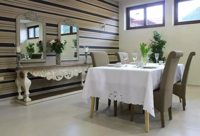 ホテル Nefeles Mainalon Luxury Residences & Lounge