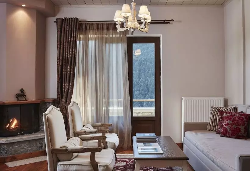 ホテル Nefeles Mainalon Luxury Residences & Lounge