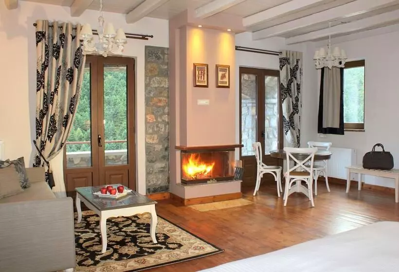 ホテル Nefeles Mainalon Luxury Residences & Lounge
