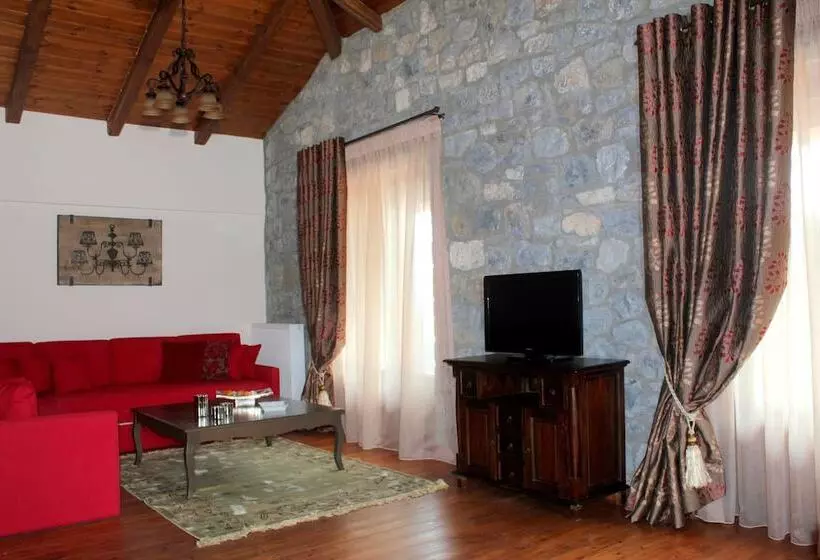 ホテル Nefeles Mainalon Luxury Residences & Lounge