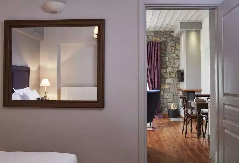 ホテル Nefeles Mainalon Luxury Residences & Lounge