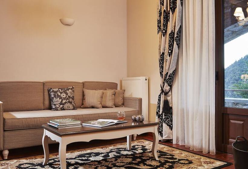 酒店 Nefeles Mainalon Luxury Residences & Lounge