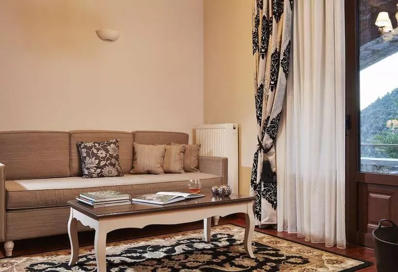 ホテル Nefeles Mainalon Luxury Residences & Lounge