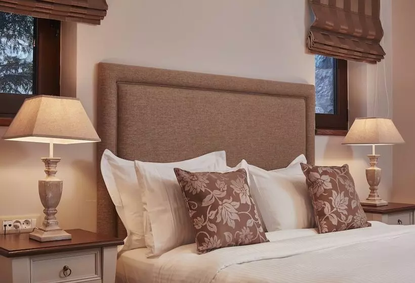 ホテル Nefeles Mainalon Luxury Residences & Lounge